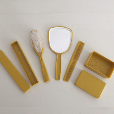 Yellow bathroom set Yellow bathroom set