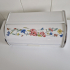 Brabantia wit met bloemen  broodtrommel 