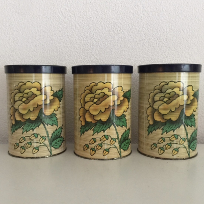 3x Yellow roses containers