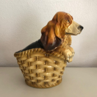 Dog in basket XL statue