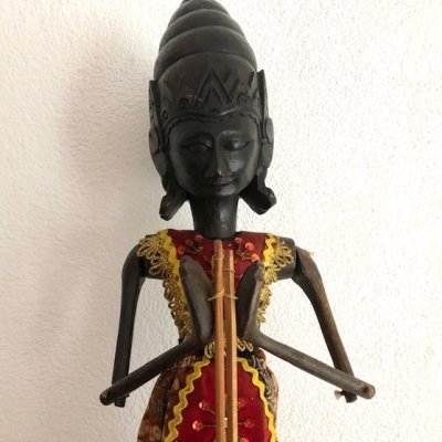 Wayang doll brown head