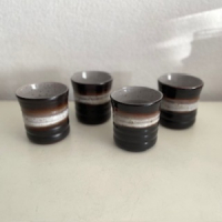 4 Bruine bloempotjes