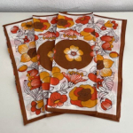 4x Tafelkleedjes oranje bloemen