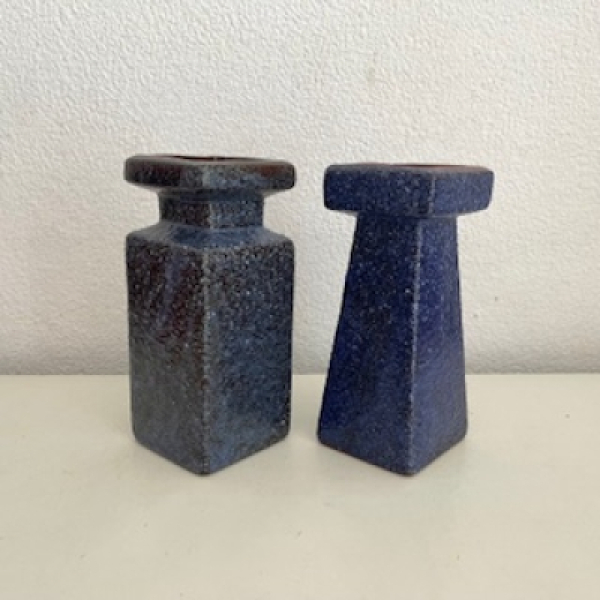 Blauwe vierkante vaasjes