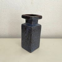 Blauwe vierkante vaasjes