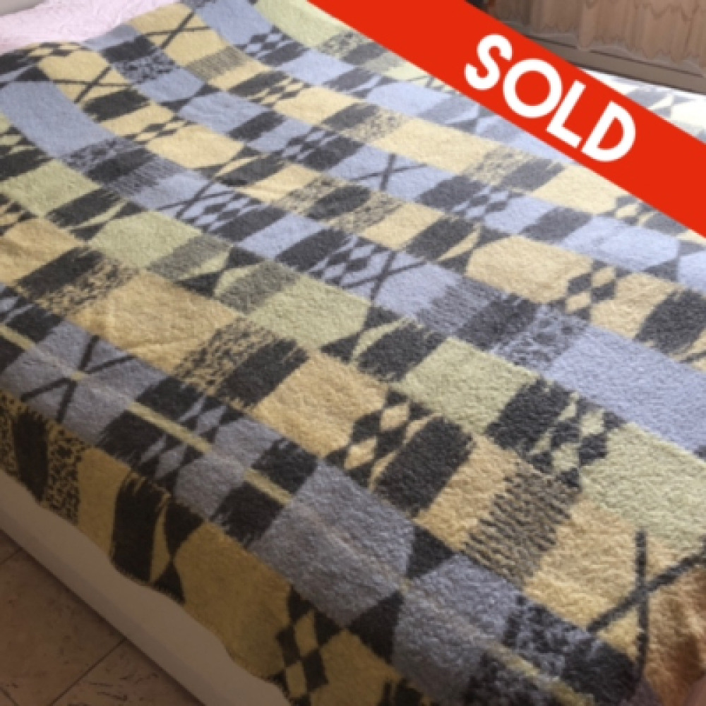 Green blue arrow striped blanket