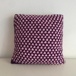 Paars roze gebreid kussen