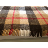 Beige geruiten sprei