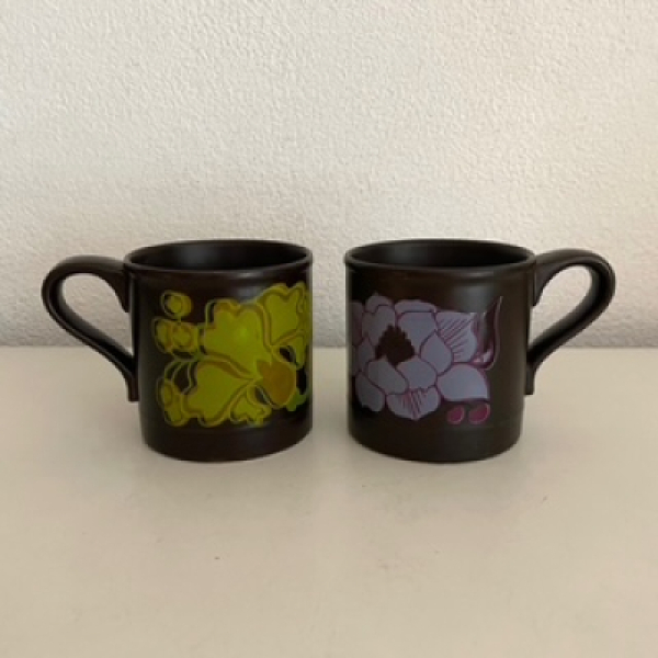 2x Staffordshire mugs