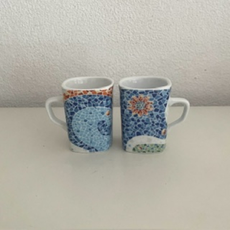 2 Gaudi espresso kopjes