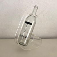 Plexiglas wijnfles standaard