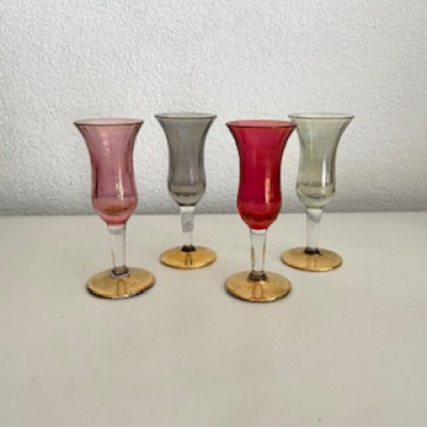 4 Gekleurde borrel glaasjes