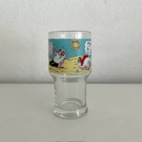 Lambik and Jerom milk glass