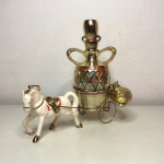 Kitsch horse and wagon licor set