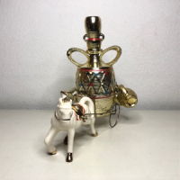 Kitsch horse and wagon licor set