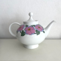 Roze paarse bloemen theepot