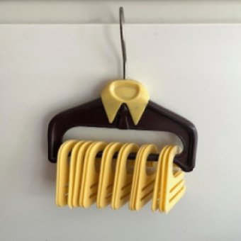 Tie hanger - brown