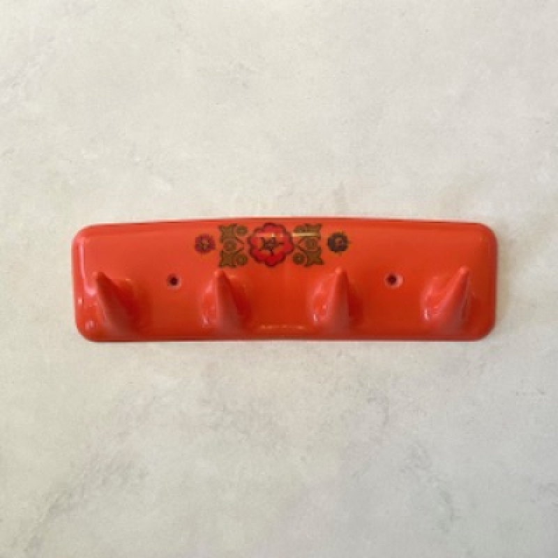 Orange space age coat rack - Syla