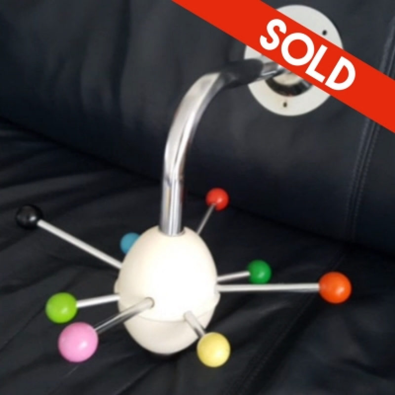 Sputnik gekleurde kapstok