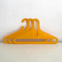 Danilo Silvestrin hangers - geel