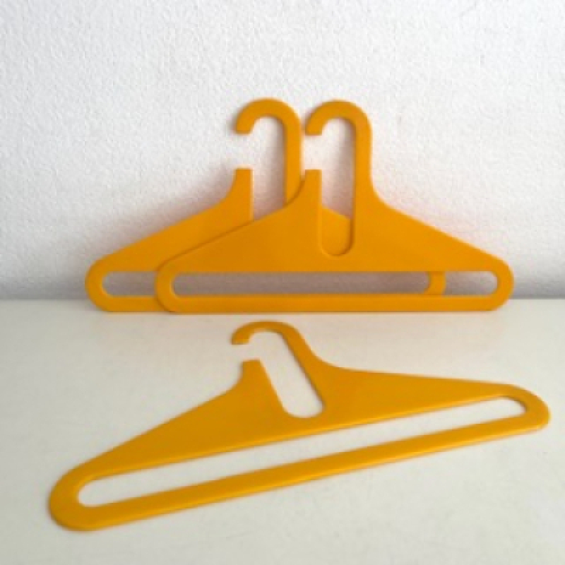 Danilo Silvestrin hangers - geel