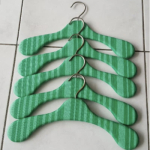Gestreepte kledinghangers G