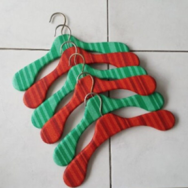 Striped coathangers GR