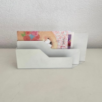 Brievenstandaard wit metaal