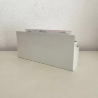 Brievenstandaard wit metaal