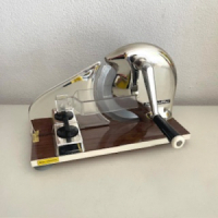Bruine 50s snijmachine