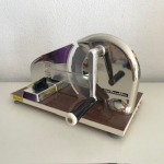 Bruine 50s snijmachine