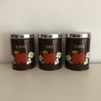 3 Vendex containers - apples