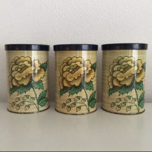 3x Yellow roses containers