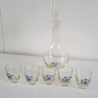 Decanter with 5 glasses