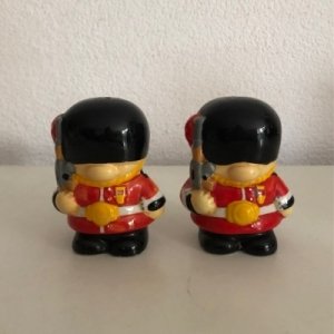 English Royal Guards shakers