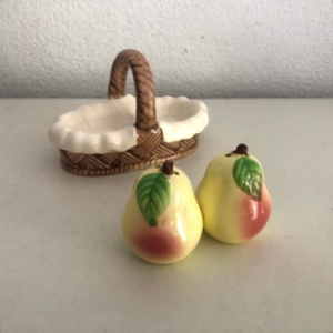 Pears salt and pepper set