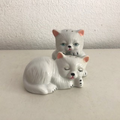 Kitties salt and pepper shakers
