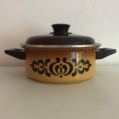 Brown cooking pot