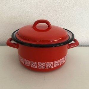 Retro rode emaille pan