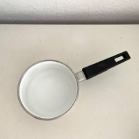 Oranje bloemen steelpannen