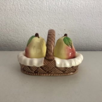 Pears salt and pepper set