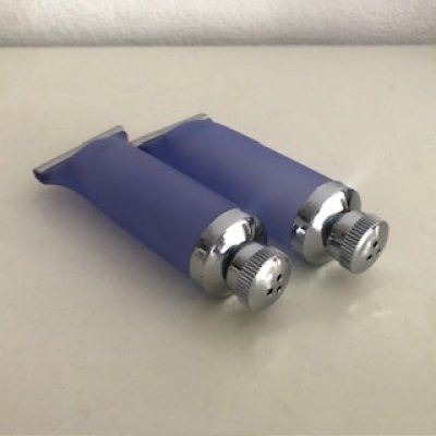 Tandpasta tubes peper en zout stel Tandpasta tubes peper en zout stel