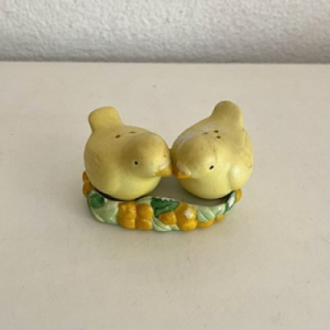 Birds on a nest salt and pepper set