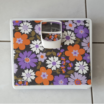 Bloemen personen weegschaal