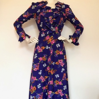 Paarse bloemen jurk Paarse bloemen jurk