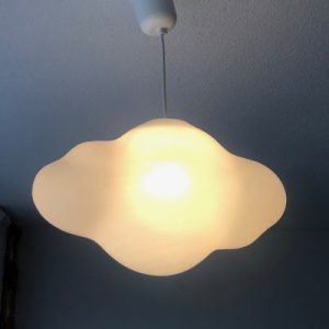 Pop-art cloud hanging lamp