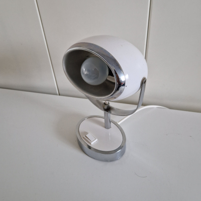 Wit tafellampje - eyeball Wit tafellampje - eyeball