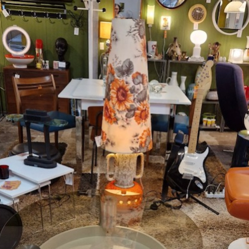 Oranje vaaslamp zonnebloemen