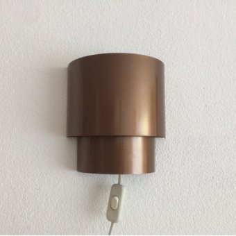 Massive wall lamp