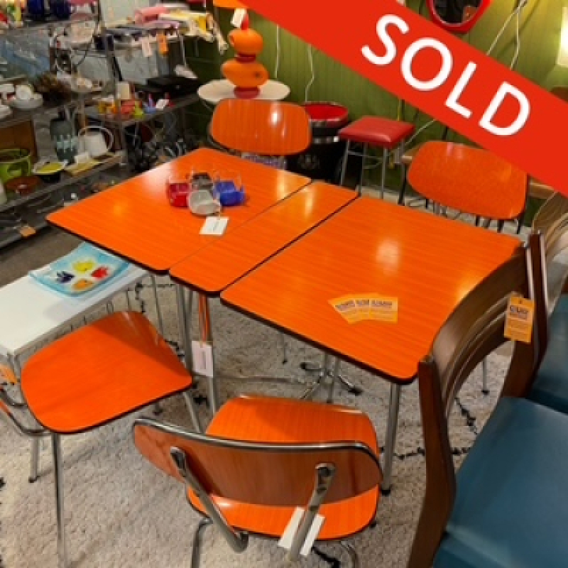 Formica oranje klap tafel